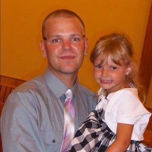 Meet your Posher, Dustin